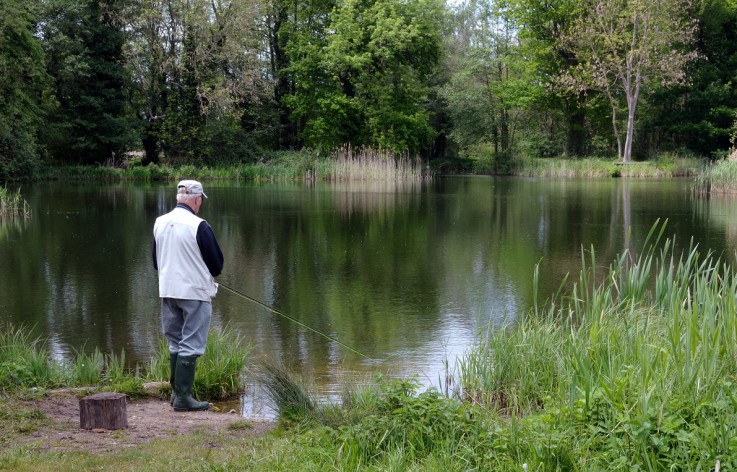 Kent fishing lake Sykes supply exclusive fishing lake with pump hire arrangement
