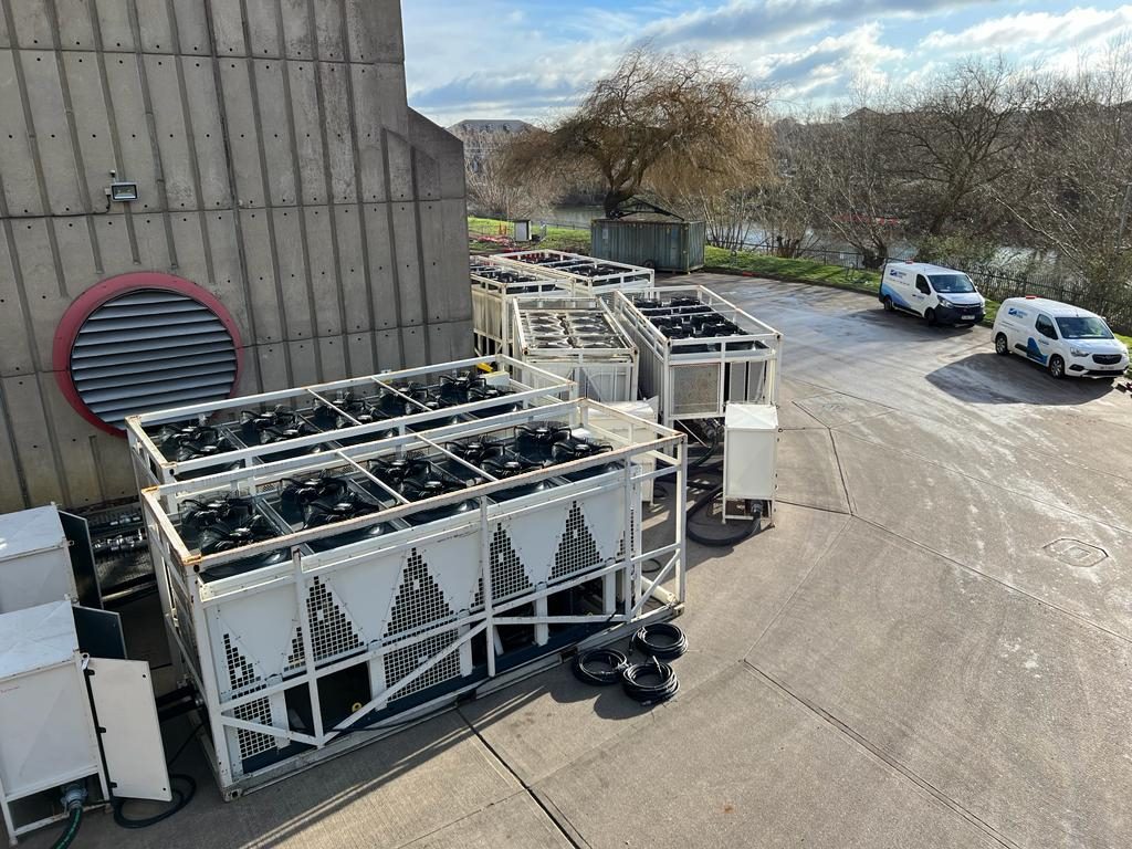 Bespoke chiller installation for major brewery’s processing plant Temporary 750kW chiller units installed at world-renowned brewery during planned maintenance